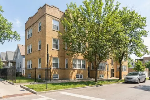 3335 W Byron St #2, Chicago, IL 60618