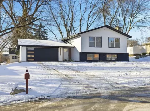 48 Starling Ln, Naperville, IL 60565