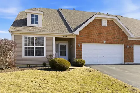 2202 Tremont Ln, Joliet, IL 60431