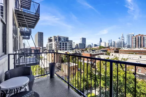 Exterior - 320 E 21st St #504, Chicago, IL 60616 photo 2 of 2