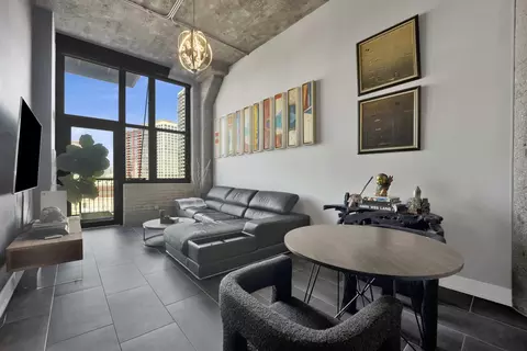 Living - 320 E 21st St #504, Chicago, IL 60616 photo 1 of 4