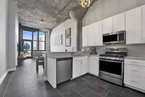 Kitchen - 320 E 21st St #504, Chicago, IL 60616 photo 1 of 2