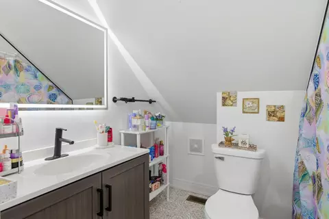 Bath - 4444 S Campbell Ave, Chicago, IL 60632 photo 4 of 4