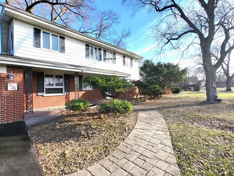 725 Braemar Rd, Flossmoor, IL 60422