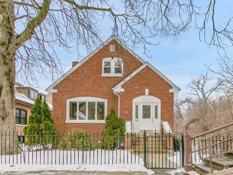 4952 N Bernard St, Chicago, IL 60625
