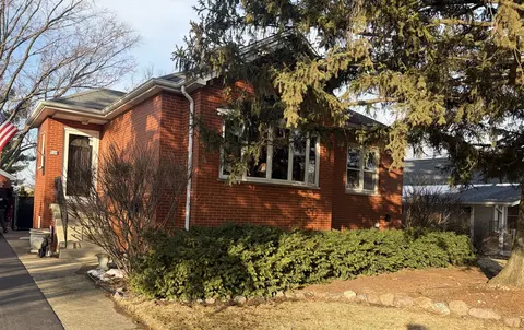 320 W Harrison Rd, Lombard, IL 60148