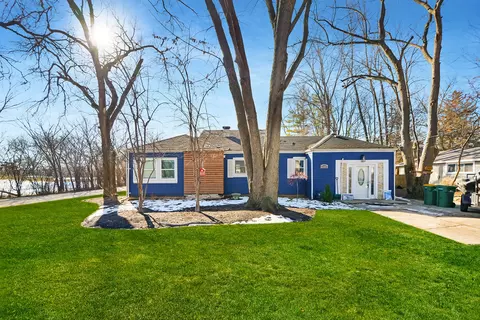 21269 W Ridge Rd, Lake Zurich, IL 60047