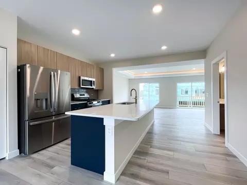 Kitchen - 245 Regency Ct #E, Wauconda, IL 60084 photo 2 of 5