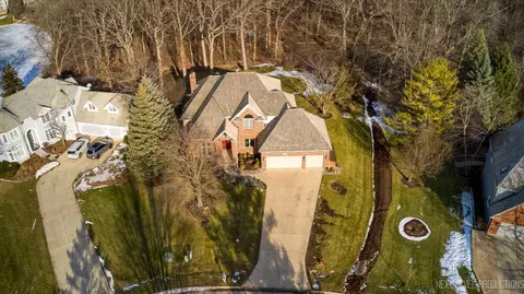 1599 Far Hills Dr, Bartlett, IL 60103