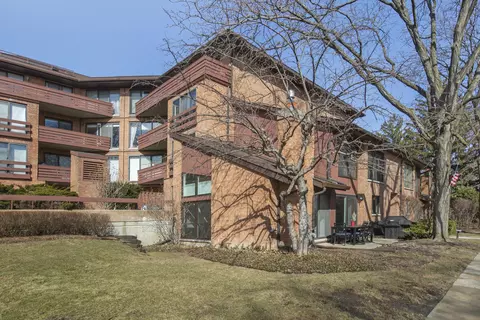 706 Waukegan Rd #4, Glenview, IL 60025