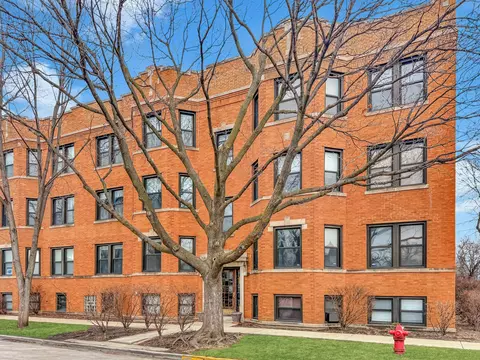 842 Wesley Ave #1, Oak Park, IL 60304