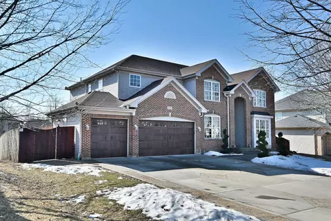 5761 Providence Dr, Hoffman Estates, IL 60192