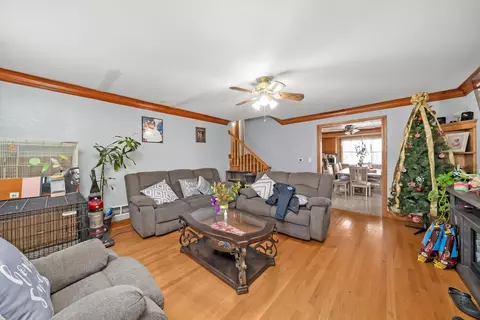 Living - 5350 S 73rd Ave, Summit, IL 60501 photo 3 of 3
