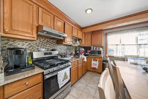 Kitchen - 5350 S 73rd Ave, Summit, IL 60501 photo 1 of 3