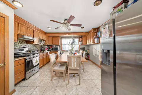 Kitchen - 5350 S 73rd Ave, Summit, IL 60501 photo 3 of 3