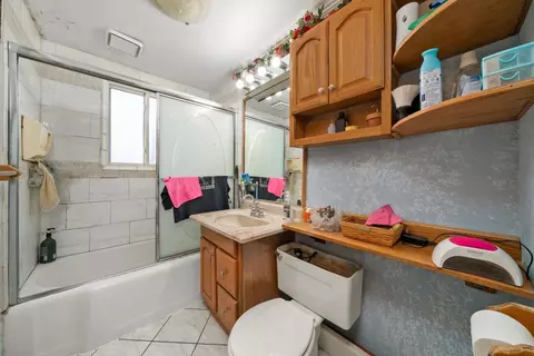 Bath - 5350 S 73rd Ave, Summit, IL 60501 photo 3 of 3