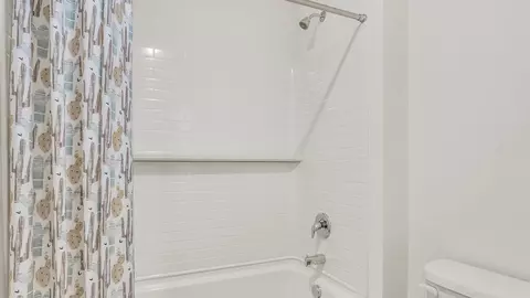 Bath - 1267 Tiger Lily Dr, Bartlett, IL 60103 photo 4 of 4
