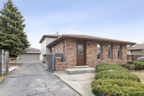 9237 S 77th Ave, Hickory Hills, IL 60457
