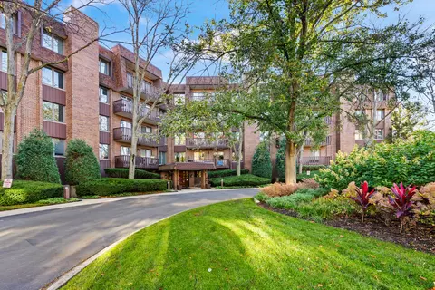 1125 Lake Cook Rd #501E, Northbrook, IL 60062