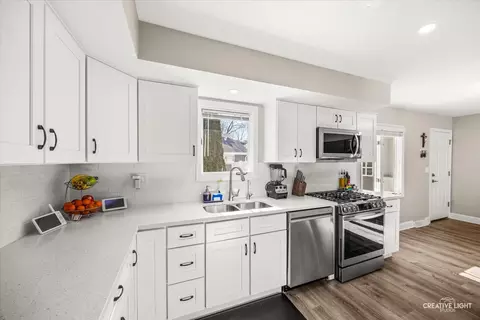 Kitchen - 764 Scott Dr, Elgin, IL 60123 photo 2 of 3