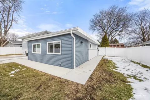Exterior - 764 Scott Dr, Elgin, IL 60123 photo 3 of 6
