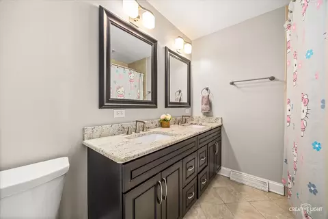 Bath - 764 Scott Dr, Elgin, IL 60123 photo 1 of 3