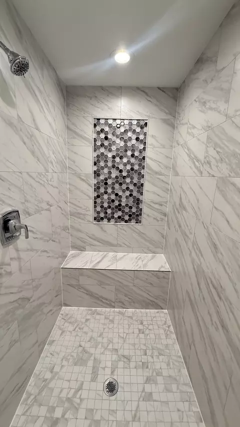 Bath - 417 W Pierce Rd, Itasca, IL 60143 photo 6 of 9