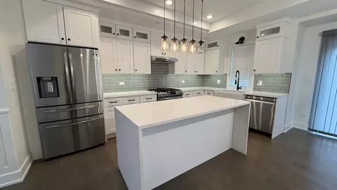 Kitchen - 417 W Pierce Rd, Itasca, IL 60143 photo 2 of 2
