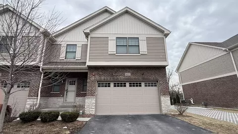 417 W Pierce Rd, Itasca, IL 60143