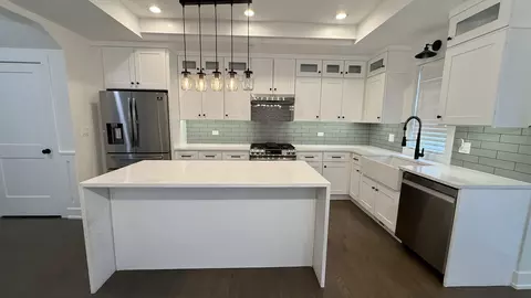 Kitchen - 417 W Pierce Rd, Itasca, IL 60143 photo 1 of 2