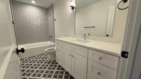 Bath - 417 W Pierce Rd, Itasca, IL 60143 photo 8 of 9
