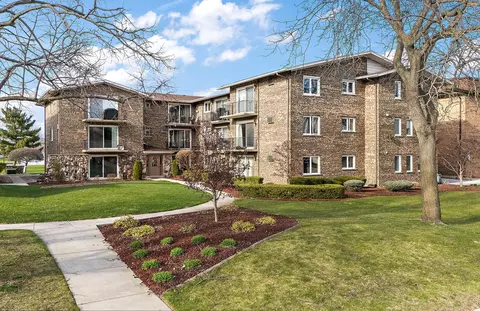 8932 W 140th St #1A, Orland Park, IL 60462