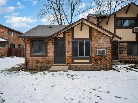 1 S220 Holyoke Ln, Villa Park, IL 60181