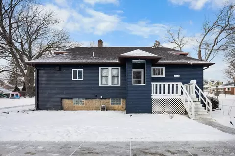 140 S Hudson St, Westmont, IL 60559