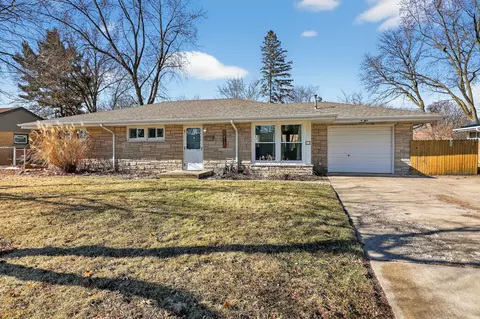 212 Hill Ave, North Aurora, IL 60542