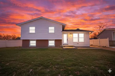 867 Harris Dr, Bolingbrook, IL 60440