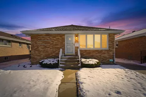 3719 Hawthorne St, Schiller Park, IL 60176
