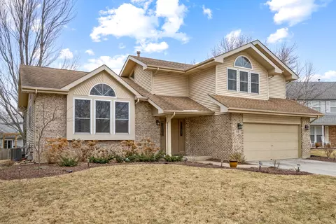 45 Brookshire Ct, Aurora, IL 60502