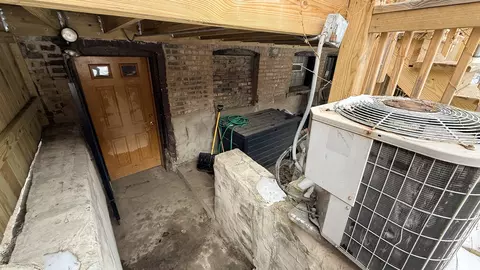 521 E 46th Pl, Chicago, IL 60653 photo 3