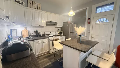 521 E 46th Pl, Chicago, IL 60653 photo 9