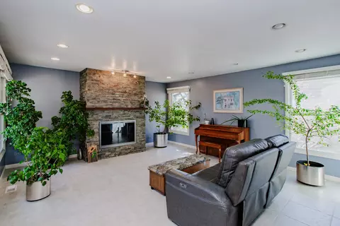 1095 Lancaster Ct, Hoffman Estates, IL 60169 photo 12