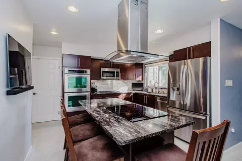 1095 Lancaster Ct, Hoffman Estates, IL 60169 photo 10