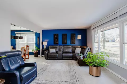 1095 Lancaster Ct, Hoffman Estates, IL 60169 photo 3