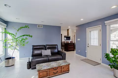 1095 Lancaster Ct, Hoffman Estates, IL 60169 photo 13