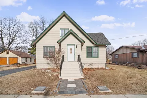 210 E North St, Leland, IL 60531