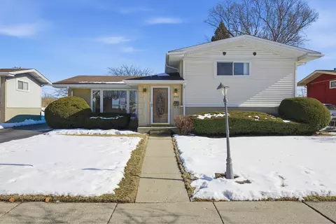 9013 Oriole Ave, Morton Grove, IL 60053