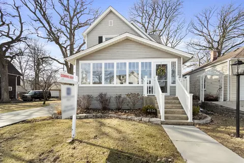 4936 Middaugh Ave, Downers Grove, IL 60515