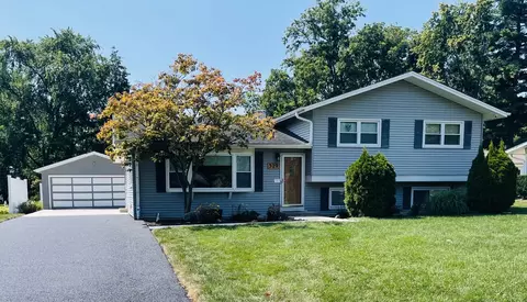 529 Meadow Ln, Lisle, IL 60532