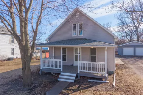 306 E Cooper St, Colfax, IL 61728