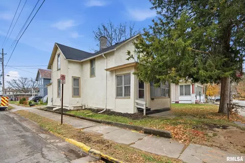 903 17th St, Rock Island, IL 61201